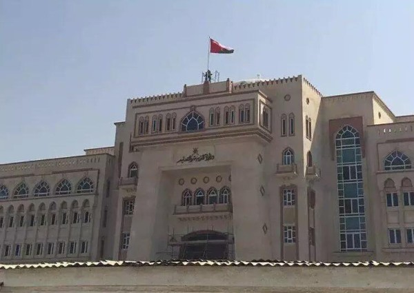 عُمان تُعلق الدراسة في كافة المؤسسات التعليمة لمدة ‏شهر اعتبارًا من الغد