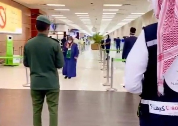 الجوازات: انهاء اجراءات 150 معتمر باكستاني غادروا إلى بلادهم من مطار الملك عبدالعزيز بجدة