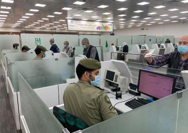 ماهي أبرز الإجراءات التي اتخذتها “الجوازات” لمنع تفشي “كورونا”؟