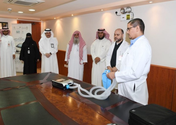 جمعية البركة الخيرية تسلم مجمع الدمام الطبي أجهزة تنفس صناعي  بقيمة بلغت 400 ألف ريال لمواجهة كورونا
