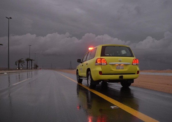 مدني حائل: انتشار فرق الإشراف الوقائي بمناطق شدة الأمطار لمتابعة مسار الأودية