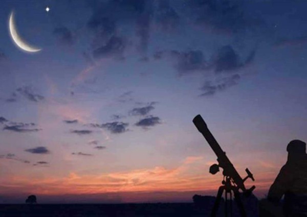 مُختص بالفلك يتوقع يوم الجمعة غرة شهر رمضان في المملكة.. ويدلل على ذلك بالحسابات