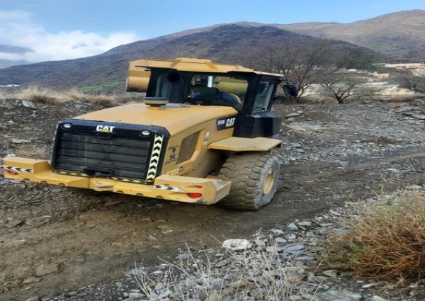 إعادة فتح الطرق وإزالة آثار الأمطار في 9 مواقع برجال ألمع