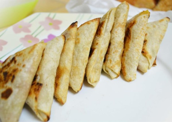 “الصحة”: السمبوسة المشوية أفضل من المقلية لهذا السبب