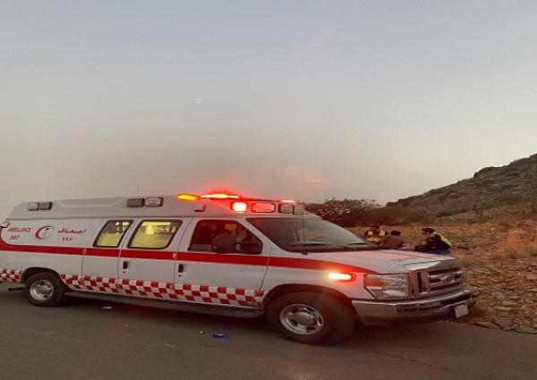 الهلال الأحمر بالباحة يباشر بلاغ بوجود 3 حالات لمحتجزين في موقع وعر ببني ظبيان – فيديو وصور