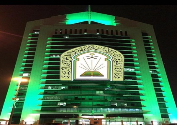 الشؤون الإسلامية تقرر فتح الجوامع قبل الأذان بأربعين دقيقة تفادياً للتزاحم ضمن البروتوكولات المتعلقة بفتح المساجد والجوامع