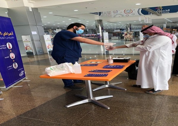 صحة حفر الباطن تواصل حملاتها الوقائية في المجمعات التجارية للوقاية من فيروس كورونا