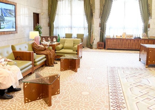 سمو أمير منطقة الرياض يستقبل مدير فرع هيئة الأمر بالمعروف والنهي عن المنكر بالمنطقة