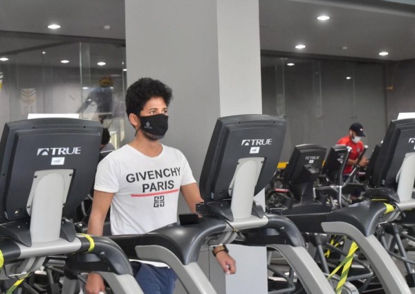 بعد انقطاع 3 أشهر .. وقت اللياقة تستقبل مشتركيها وتلزمهم بالتباعد