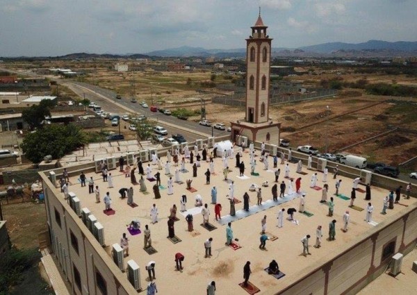 “الشؤون الإسلامية” تتوعد بمحاسبة من سمح بالصلاة فوق سطح أحد الجوامع بالعارضة