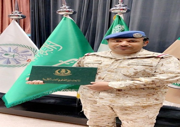 المقدم طيار ركن محمد الحربي يحصل على الماجستير في العلوم العسكرية