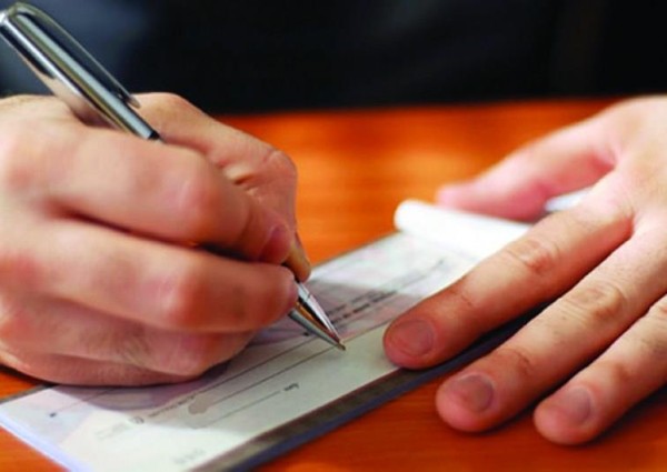 توضيح من النيابة بشأن إصدار أو توقيع شيك من دون رصيد: يعد جريمة كبرى