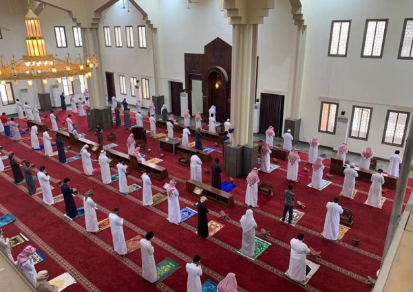 الخثلان يوضح حكم أداء صلاة الجمعة إذا وافقت يوم العيد