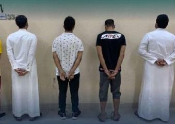 القبض على تشكيل عصابي تخصص في السطو على المنازل بالأحساء