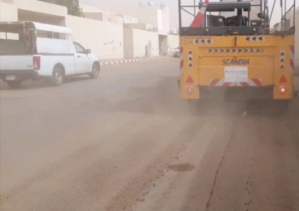 بلدية السهي تكثف أعمالها للحد من تجمع الأتربة في الشوارع والطرقات