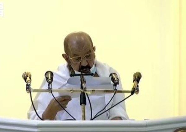 خطيب عرفة: الشريعة أمرت بحفظ الصحة وسلامة الأبدان.. والشدائد مهما عظمت لا تدوم