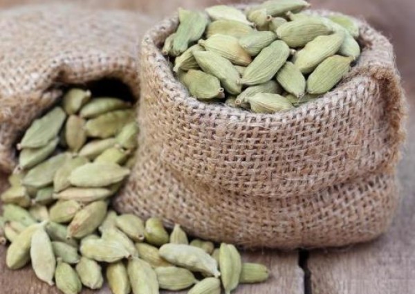 صحيفة هندية تكشف عن سبب منع استيراد الهيل للمملكة