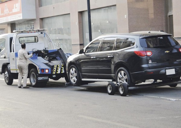 أمانة الشرقية: آلية سحب المركبات على الطرق العامة تخضع لأنظمة وقواعد المرور