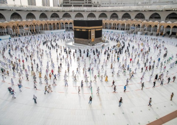 في ظروف استثنائية … ضيوف الرحمن يودعون البيت العتيق