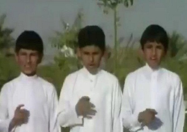 شاهد: أطفال من القصيم يقدمون نشيداً قديماً عام 92 يلقي انتشار واسع