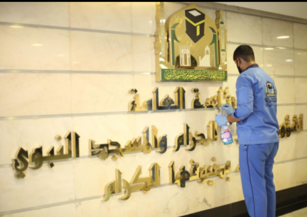 إدارة الوقاية البيئية ومكافحة الأوبئة تكثف عمليات التعقيم لمبنى الرئاسة و مرافقه