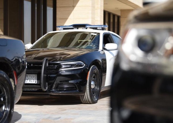 شرطة الرياض: القبض على مواطن ومقيم يستدرجان سائقي الأجرة ويسلبان أموالهم تحت تهديد السلاح