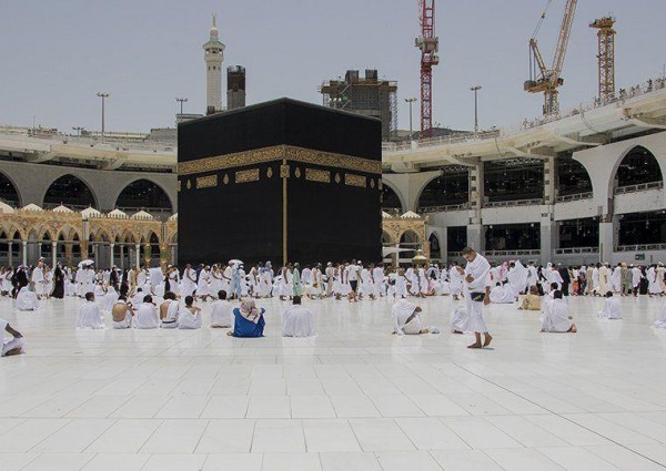 عبر تطبيق “اعتمرنا” .. الحج والعمرة تشرح آلية تنظيم دخول المعتمرين والمصلين والزوار