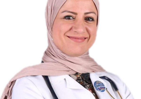 تكريم الدكتورة كوثر العيد بجائزة الشيخ عيسى بن علي في الصفوف الأمامية في مملكة البحرين