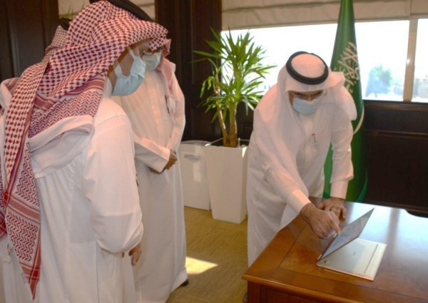 أمين الشرقية يدشن خدمتَيْ المباني الآيلة للسقوط والترقيات إلكترونيا عبر بوابة الأمانة