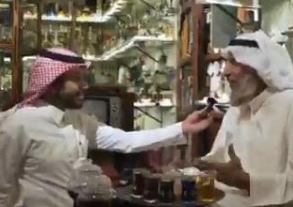 يحتوي على ما يزيد على 5 آلاف قطعة .. بالفيديو: مواطن في الخبر يؤسس أول متحف للشاي بالمنطقة الشرقية