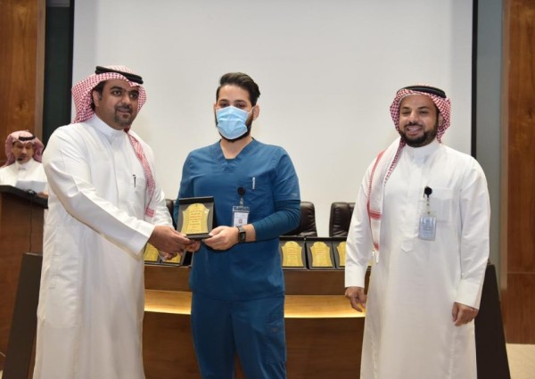 التجمع الصحي الأول يكرم أبطال مستشفى الملك سلمان بالرياض