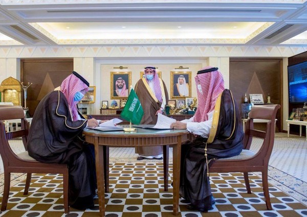أمير القصيم يشهد توقيع مذكرة تعاون بين إمارة المنطقة والمركز الوطني للوثائق والمحفوظات