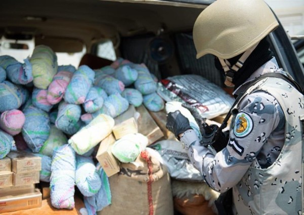 أخفى  180 كيلوجراماً  في مركبته .. حرس الحدود يطيح بمواطن حاول تهريب كمية كبيرة من القات المخدر!