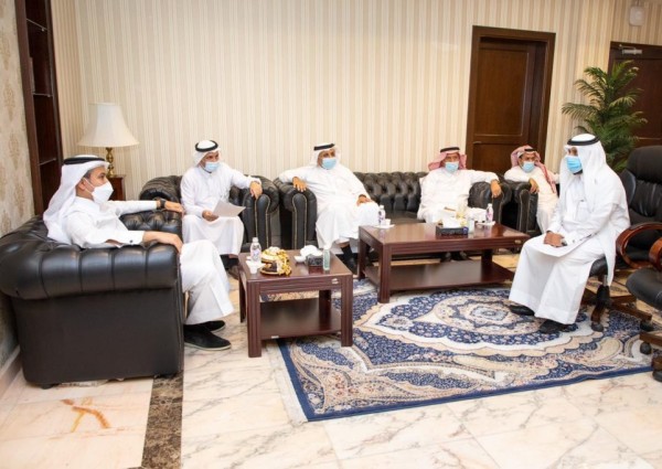 وزير النقل يلتقي المواطنين ويتلمس احتياجاتهم
