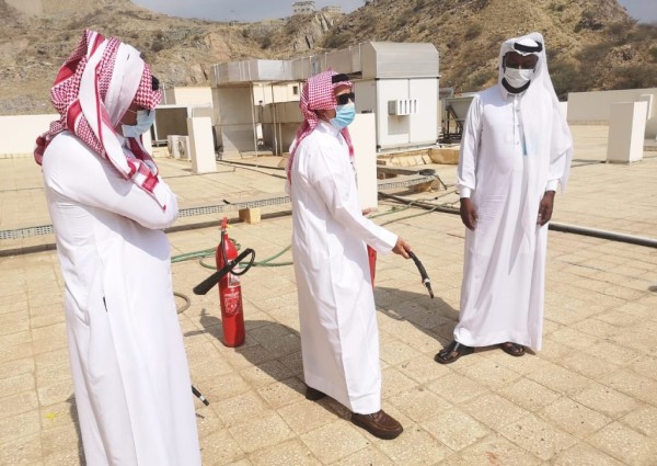 مستشفى بني مالك  يدرب منسوبيه على التعامل مع طفايات الحريق والمحاليل