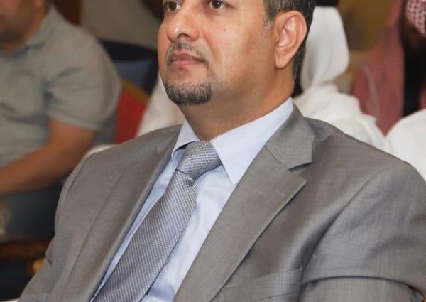 البروفيسور ” وديع العزعزي ” يدرب طلاب الدراسات العليا على ” أساسيات كتابة الخطة البحثية في الدراسات الإعلامية “