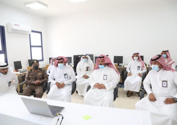 محافظ الداير بني مالك يتفقد مشاريع التعليم ويطلع على تقرير مدرستي