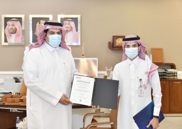 وكيل إمارة جازان يتسلم شهادة تعزيز الايزو لأمن المعلومات iso 27001 بإمارة المنطقة..