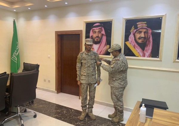 قائد كتيبة المهندسين يقلّد سلامي رتبته الجديدة..