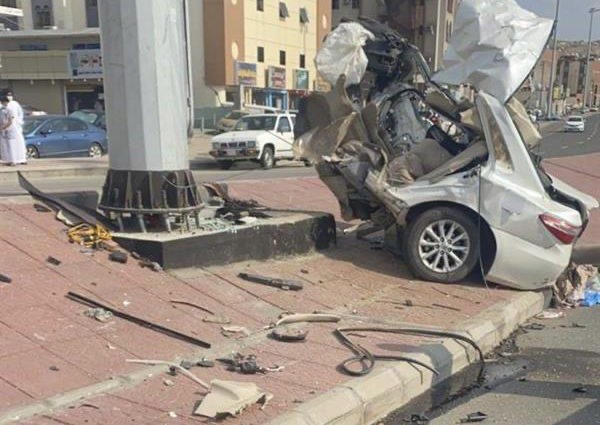 تفاصيل جديدة لحادث انشطار مركبة إلى نصفين بطريقة النكاسة في مكة