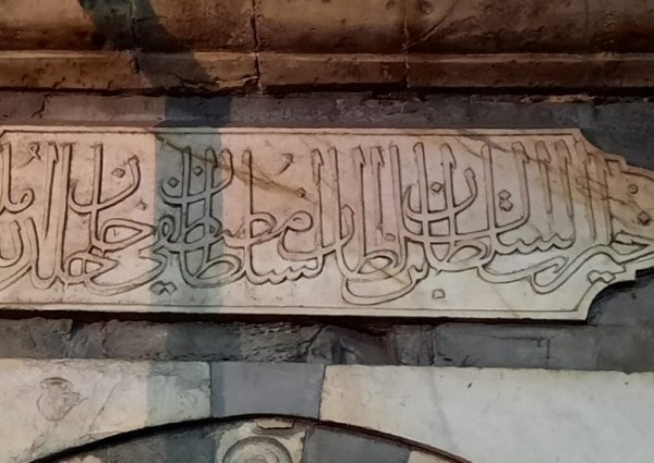 مسجد السيدة زينب يخضع لإشراف وزارة الأوقاف وبداخله أثر