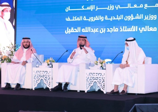 الحقيل يبحث فرص التكامل بين القطاعين الحكومي والخاص في جانبي “الإسكان” و”البلدي”