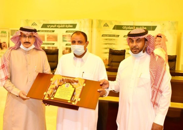الحُمَّدي يُكَرِّم منسوبي المجلس البلدي ولجانه المختلفة في ختام أعمال العام المالي ٢٠٢٠م