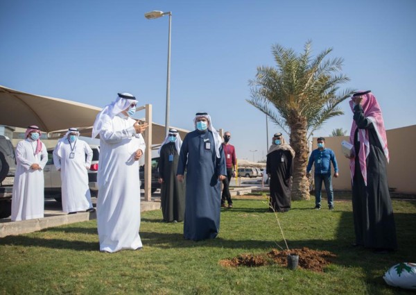 د. الشهراني يتقدم مشاركي “صحة الرياض” في حملة “لنجعلها خضراء”