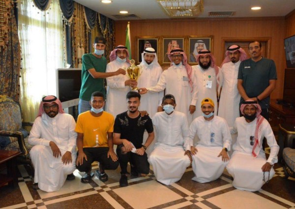 بالصور.. محافظ محايل يستقبل رئيس وأعضاء ولاعبي نادي الشهيد