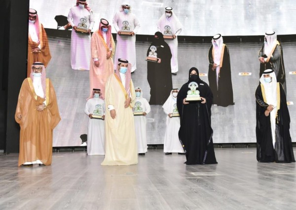 برعاية أمير منطقة جازان وبحضور وكيل الإمارة للتنمية تكريم الفائزين بجائزة  المراعي للطبيب البيطري  لعام 2020 ٠
