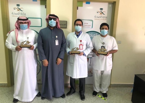 مدير صحي زلوم يكرم المميزين من العاملين بالمركز