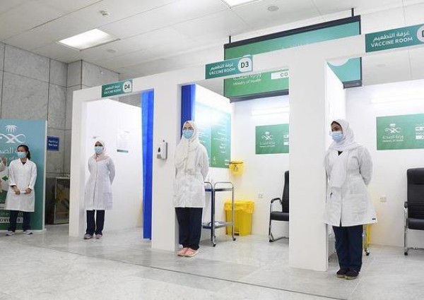 بالفيديو: الكشف عن مهام طاقم التمريض في مركز لقاح كورونا