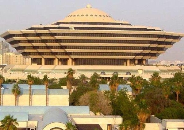 الداخلية : السماح للمواطنين بالسفر إلى خارج المملكة والعودة إليها ابتداءً من يوم الأربعاء الموافق 18 / 8 / 1442هـ