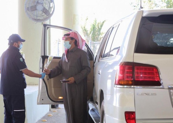 بالفيديو: أول تعليق من مدير منفذ سلوى بعد استقبال العابرين في الاتجاهين